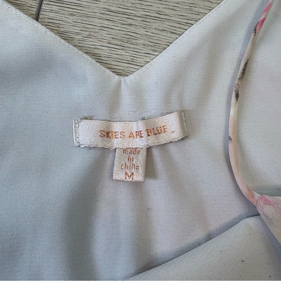 Skies Are Blue White Floral Tank Size M - Picture 9 of 9